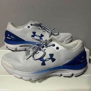 Under Armour Womans Running Shoes!!